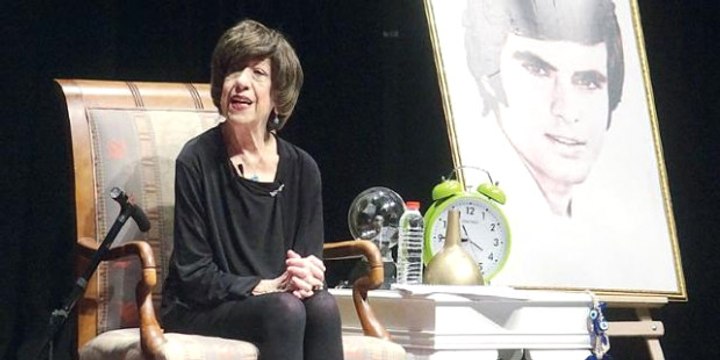 Usta Sanatçı Ayşen Gruda'dan Alkış Toplayan Cumhuriyet Açıklaması: Cumhuriyete Sımsıkı Yapışın