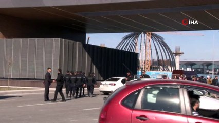 İstanbul'un yeni havalimanının tabelası asıldı