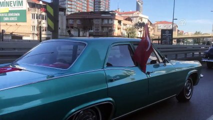 Klasik otomobillerden cumhuriyet konvoyu - İSTANBUL