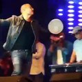 فيديو مسرب كشف تصرف عمرو دياب الجريء مع دينا الشربيني على المسرح