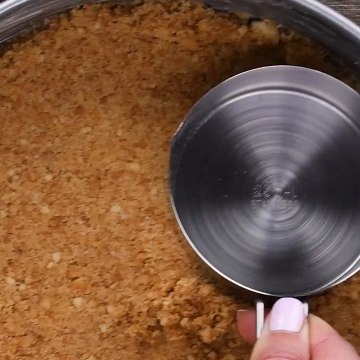 How to Make Snickers Cheesecake