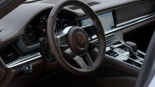 Porsche Panamera GTS Interior Design in GT-Silver Metallic