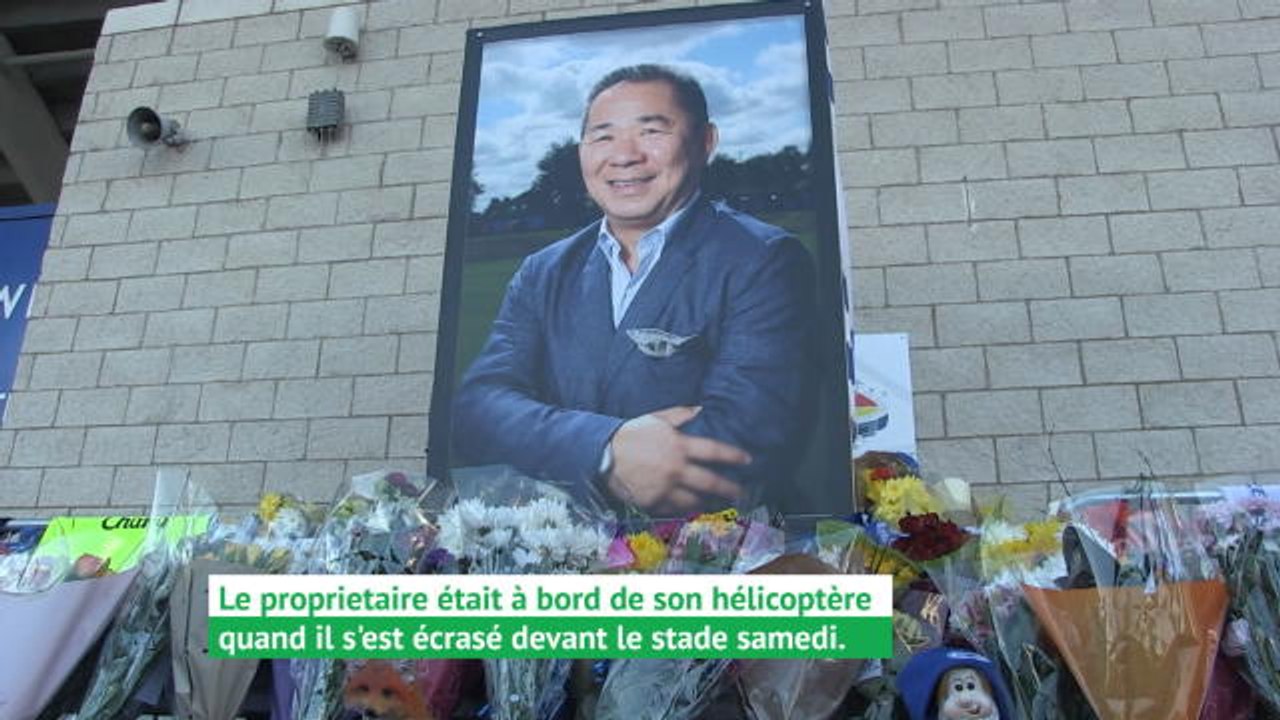 Football: Les supporters de Leicester rendent hommage à Vichai Srivaddhanaprabha.