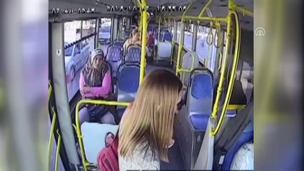 Halk otobüsündeki kavga kamerada - ANTALYA