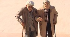 Anıtkabir Ziyaretiyle Duygu Dolu Anlar Yaşatan Yaşlı Çiftin Kim Olduğu Ortaya Çıktı