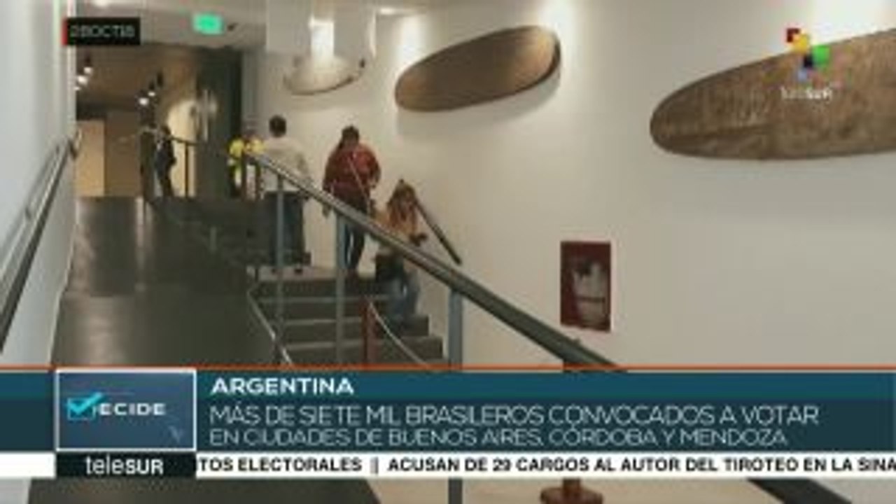 teleSUR Noticias: Mexico: Avanza caravana migrante rumbo a EE.UU.