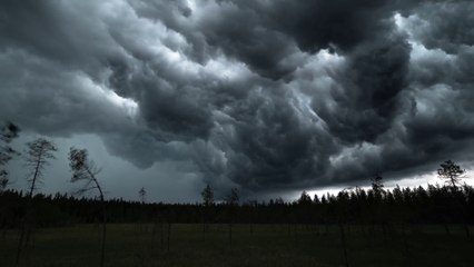 Download Video: Ces tempêtes filmées en accéléré sont superbes ! Orages, Nuages, Eclairs...