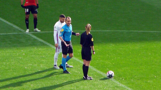 28/10/18 : SRFC-SDR : coup d'envoi donné par une arbitre