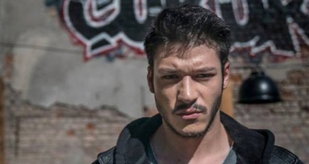 Ünlü Oyuncu Kubilay Aka'dan Beğeni Yağmuruna Tutulan 29 Ekim Paylaşımı!