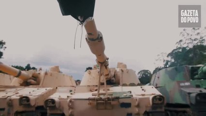 Tanques de guerra em Curitiba