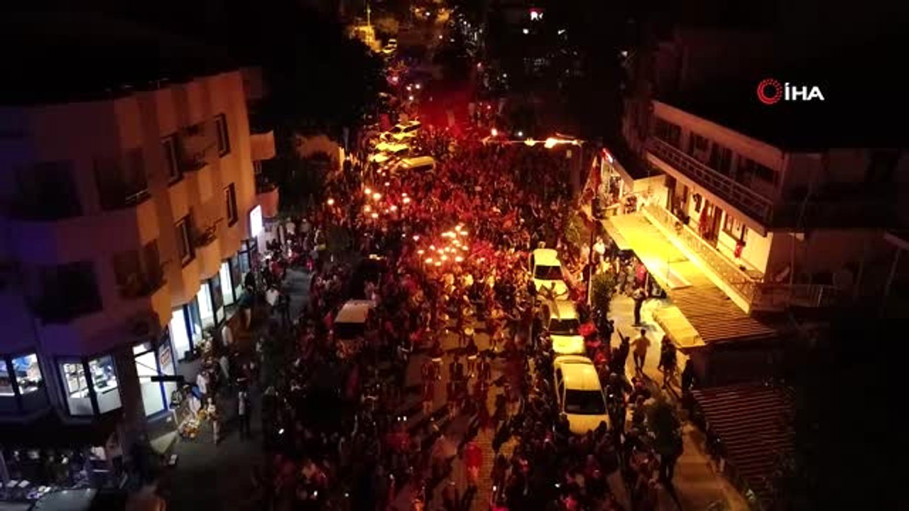 Kaş'ta Binlerce Vatandaş Fener Alayında Buluştu