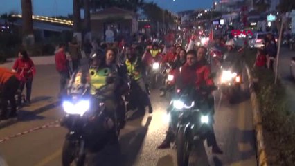 Kuşadası'nda On Bin Kişilik Cumhuriyet Bayramı Yürüyüşü