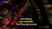 İzmir'de 350 metre uzunluğunda Türk bayrağı açıldı