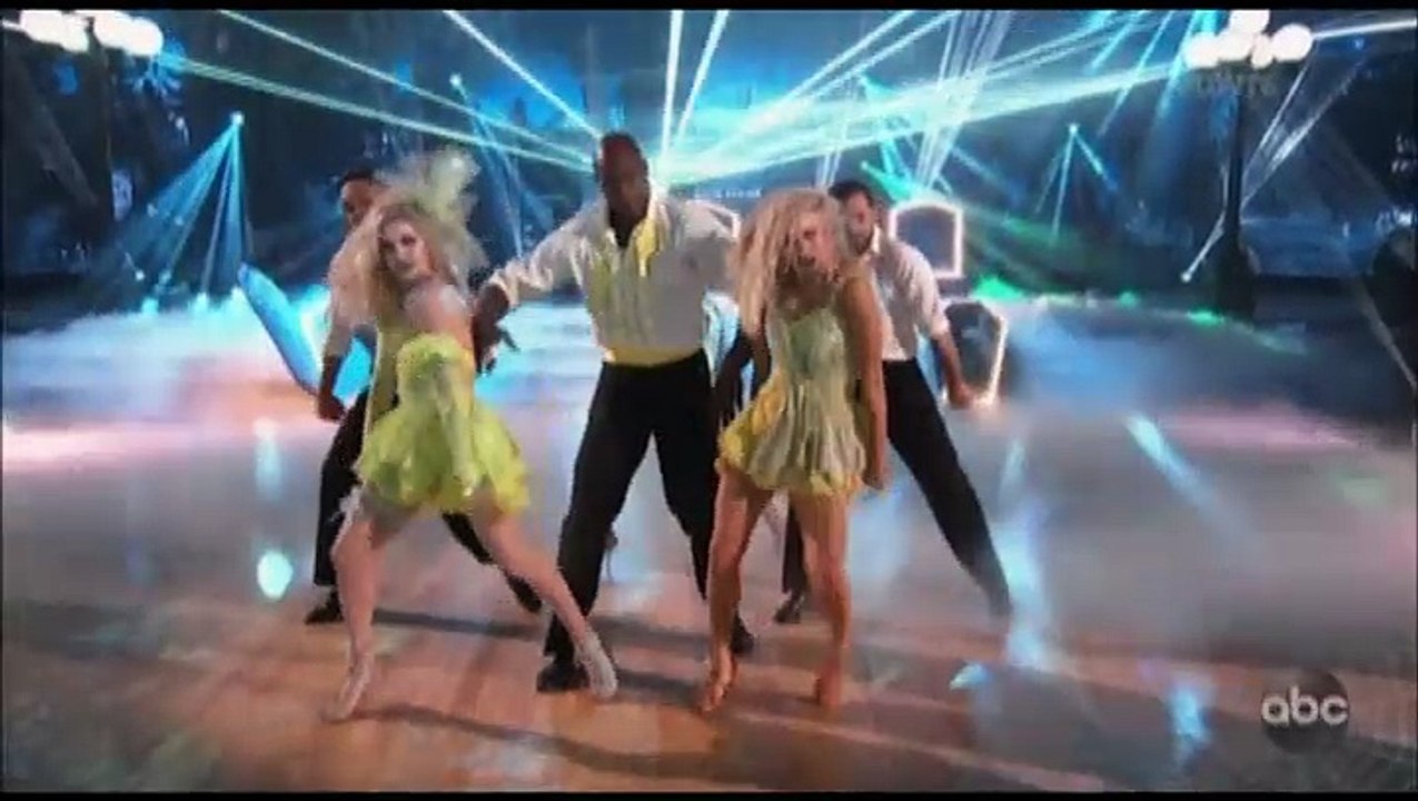 DeMarcus Ware & Lindsay Arnold - Salsa