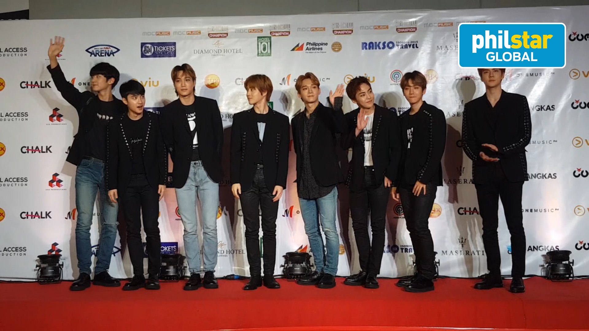 EXO arrives at MBC Show Champion in Manila - video Dailymotion