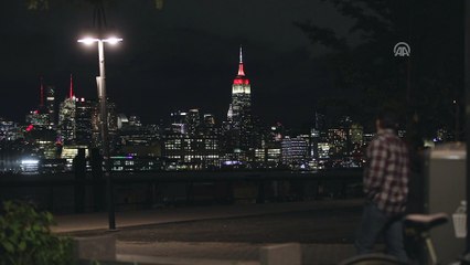 Empire State binası kırmızı-beyaz renklere büründü - NEW YORK