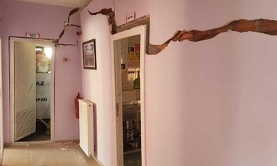 Duvarda çatlaklar oluştu, çökme tehlikesine karşı okul tatil edildi