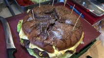 İzmir'de 5 kiloluk dev hamburger