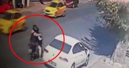 Download Video: İstanbul'da Motosikletli Saldırgan, Oto Galeriye Kurşun Yağdırdı