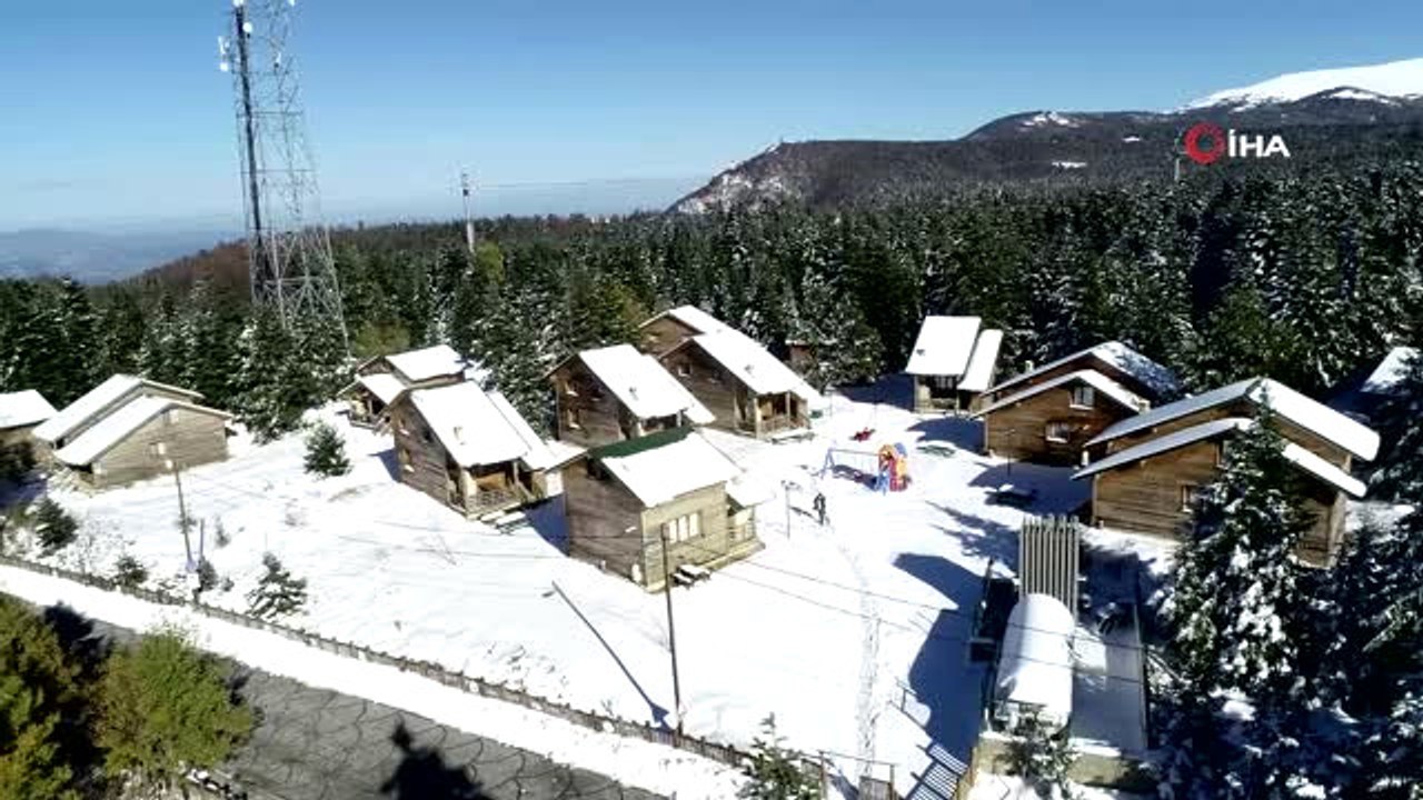 Karla Kaplı Ormanın İçinde Köşk Sefası... Karlı Köşkler Havadan Görüntülendi