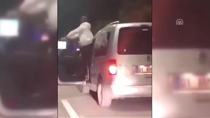 Hareket Halindeki Araçta Dans Eden Sürücü Yakalandı