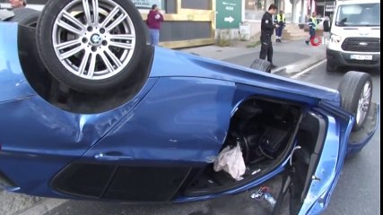 Avcılar'da Lüks Otomobil Takla Atıp Yan Yola Uçtu, Trafik Durma Noktasına Geldi