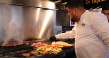 İzmir'de Yapılan 5 Kiloluk Hamburger Görenleri Hayrete Düşürüyor