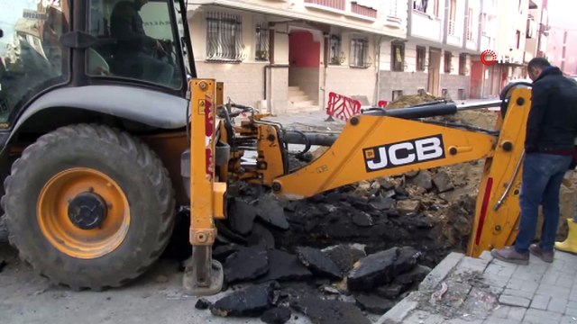 Bağcılar'da altyapı çalışması sırasında doğalgaz borusu patladı