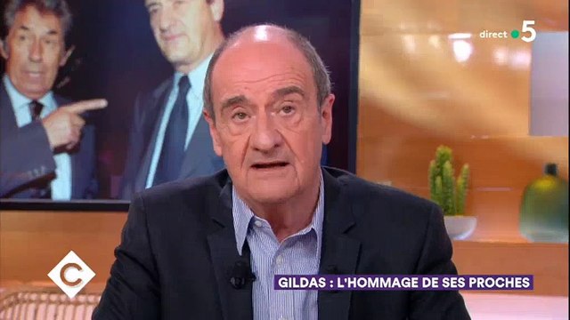 L'émotion de Pierre Lescure hier soir dans C à vous qui rend hommage à Philippe Gildas en direct - Regardez