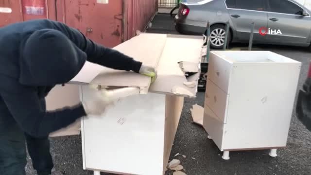 Mobilya Parçalarının İçerisinde 3 Bin Paket Kaçak Sigara Çıktı