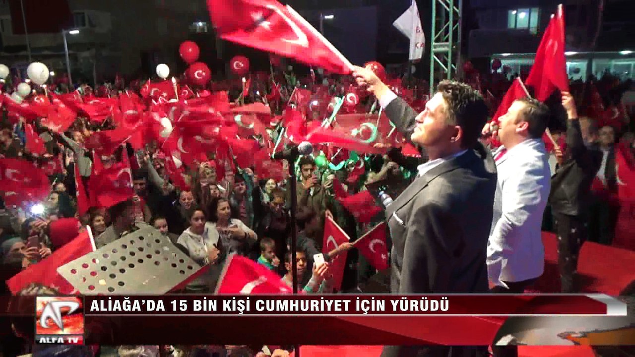 Aliağa'da 15 Bin Kişi Cumhuriyet İçin Yürüdü