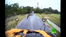 فيديو: الفيضانات تجرف حافلة مدرسية في الولايات المتحدة الأمريكية
