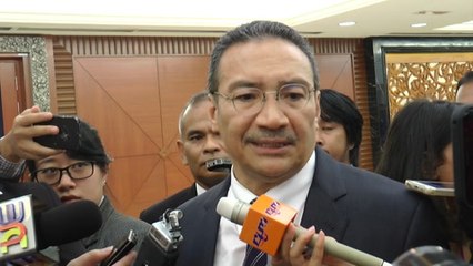 Hisham: I have no intention to exit Umno