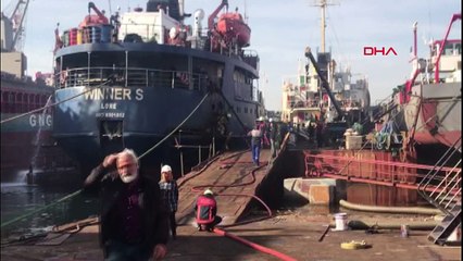 Tuzla’da tersanedeki bir gemide yangın