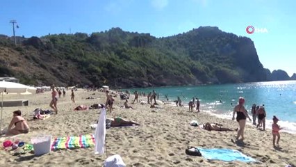 Alanya'ya Kış Gelmedi... 27 Derece Havada Deniz Keyfi