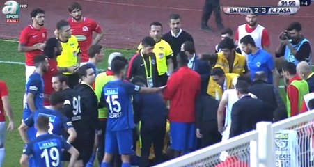 Türkiye Kupası Maçında Kasımpaşalı Futbolcu Koita'nın Yüzüne Su Şişesi Geldi