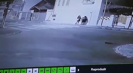 Motociclista morre ao passar entre quebra-mola e meio-fio em Ibiraçu