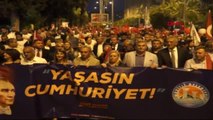 Mersin Cumhuriyet Yürüyüşü'nde Bin Metrelik Türk Bayrağı ve Atatürk Posteri