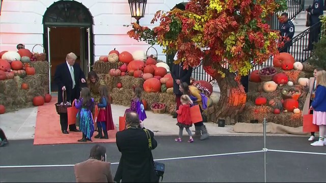 Los Trump reparten dulces de Halloween en la Casa Blanca