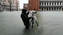 Fast 2 Meter Hochwasser am Markusplatz in Venedig