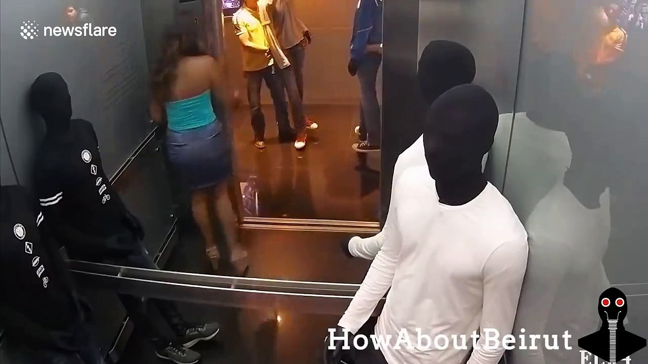 Gag effrayant : ces mannequins prennent vie dans l'ascenseur !