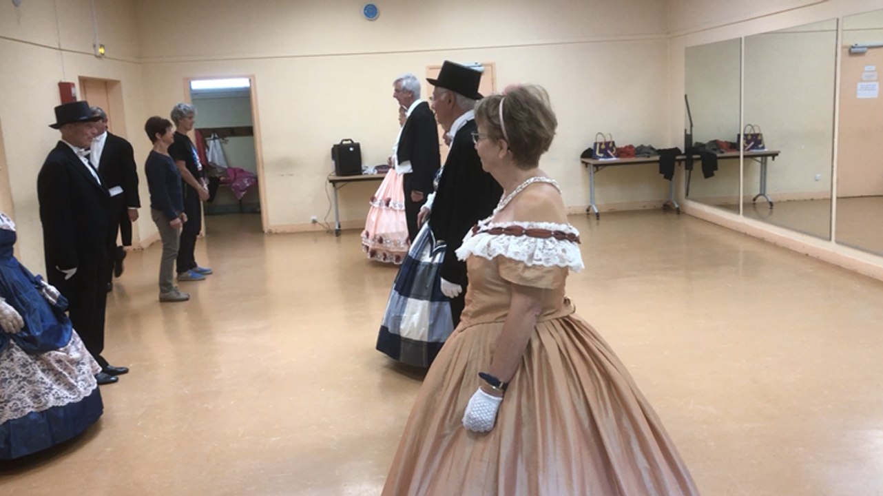 Cours de danses d’empire                                             de l’association Fa si la danser