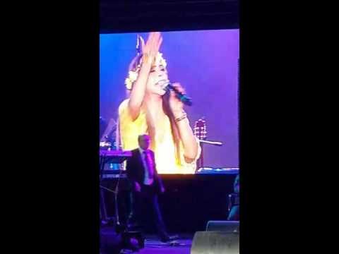 فلة تهدي أغنية خاصة للمناضلة الجزائرية جميلة بوحيرد من على مسرح مهرجان جميلة