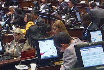 Asambleísta acusada de posible tráfico de influencia