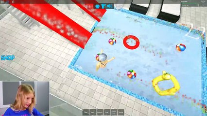 Going Down the Waterslide   Roblox Shower Simulator (2)