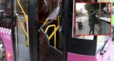 Otobüs Şoförüne Sinirlenen Motorcu, Kaskıyla Otobüsün Camlarını Kırdı