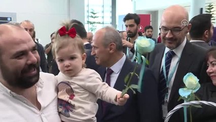 İstanbul Havalimanı'nın İlk Yolcularını Bakan Turhan Karşıladı