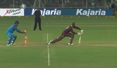 ധോണിയുടെ മിന്നൽ സ്റ്റംപിങ്ങ് : പുതിയ ലോക റെക്കോര്‍ഡ് | Oneindia Malayalam