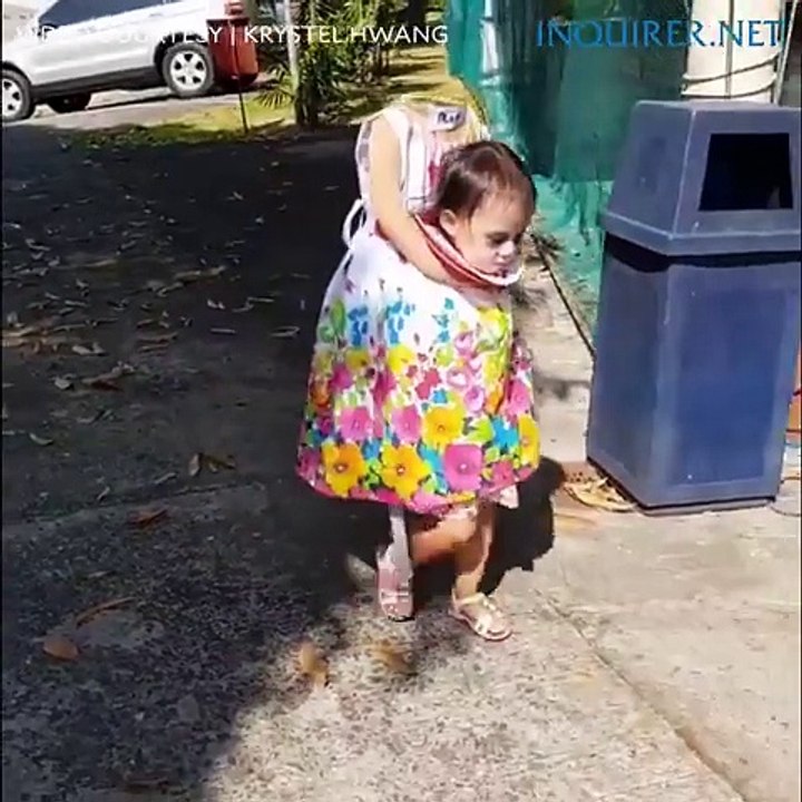 Une petite fille de 2 ans se déguise pour Halloween - Vidéo Dailymotion
