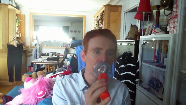 Wiwi égratigne ora 2 de What's Up